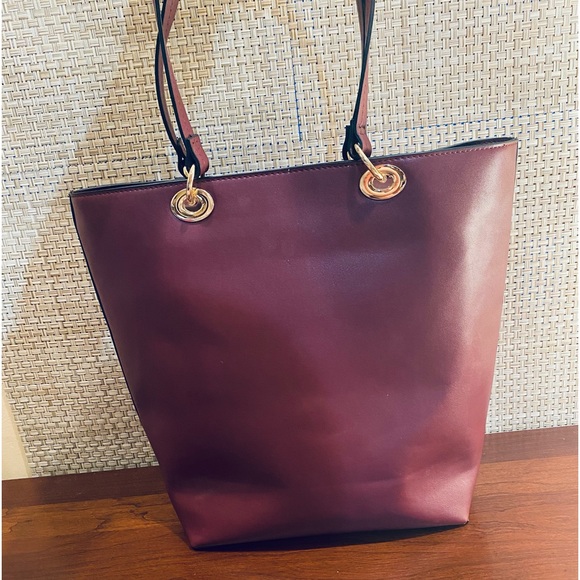 🌟3xHP🌟NWOT Kate Landry Burgundy Faux Leather & Suede Tote w/ Gold Floral - Picture 12 of 13